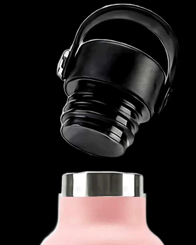 Detalle del tapón hermético en el aire y del collarín de acero de la botella Theramic en acabado Rosa